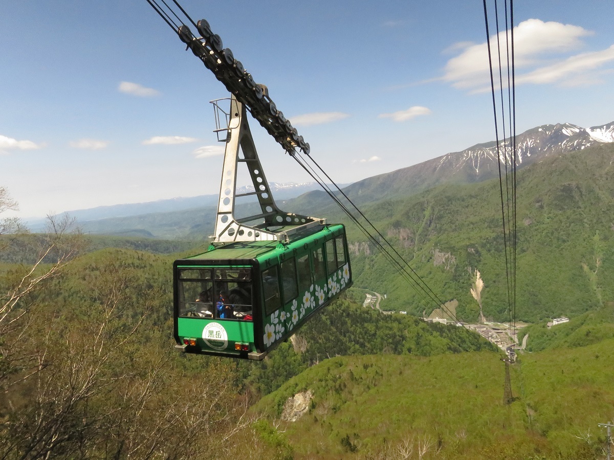 層雲峡温泉 朝陽リゾートホテル 【飲み放題が無料】＜バイキング＞黒岳ロープウェイ券付！四季折々の黒岳を楽しむ～絶景の空中散歩（009）