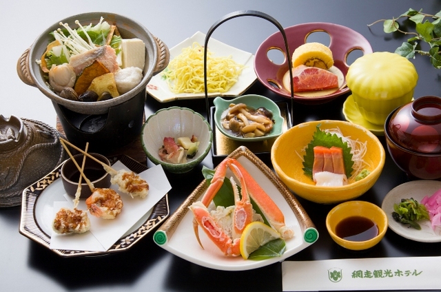 天都の宿　網走観光ホテル 《夕食飲み放題／今彩御膳》ズワイ蟹＆成吉思汗御膳＋ハーフブッフェ＋ビール含む90分飲み放題で大満喫