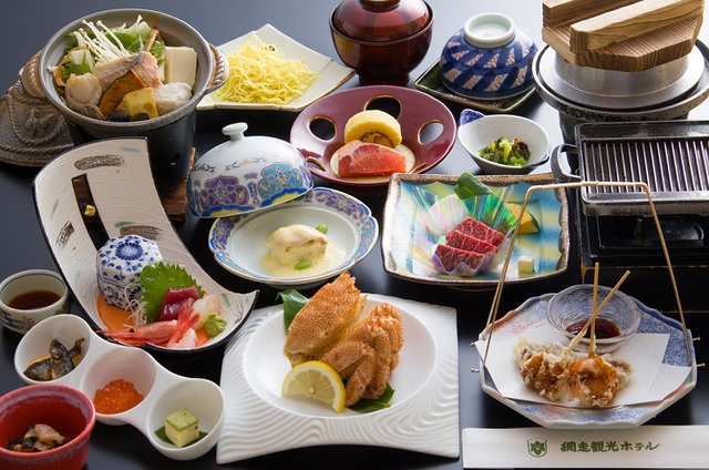 天都の宿　網走観光ホテル 《夕食飲み放題／オホーツク御膳》毛蟹半身＆知床牛御膳＋ハーフブッフェ＋ビール含む90分飲放題で大満足