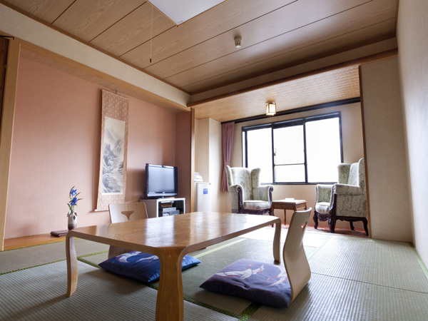 定山渓ビューホテル 【本館和室】８帖～１０帖の広さが御座います。