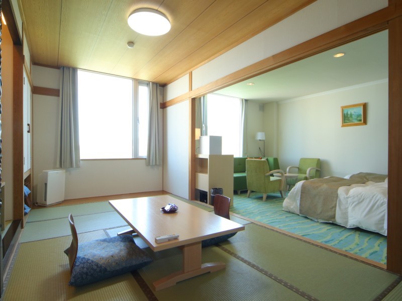 ホテル知床 シャチの海遊館　和洋室（27㎡ツイン+9畳）