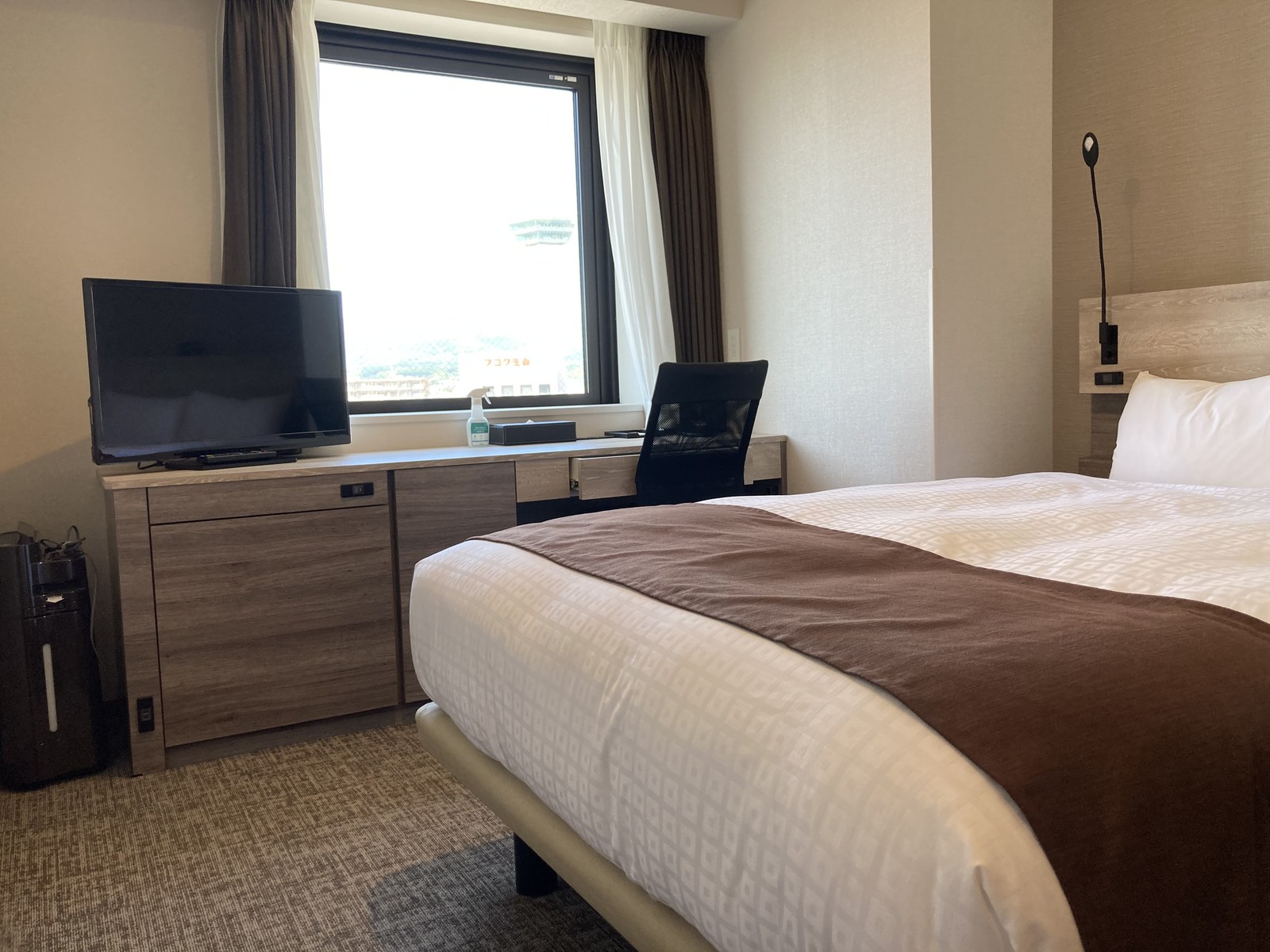 スマイルホテルプレミアム函館五稜郭 ベッド幅140cmのダブルベッド15㎡のお部屋です。
