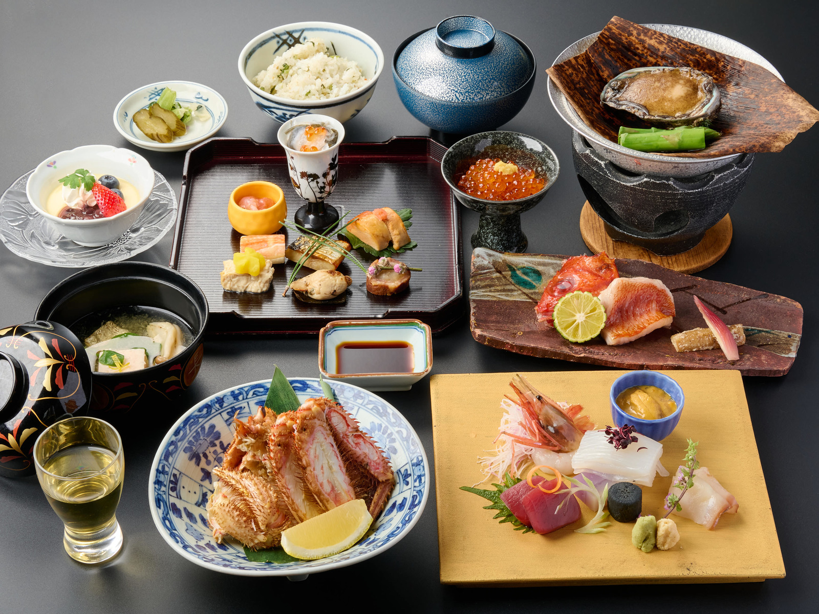 竹葉新葉亭 【竹葉の基本会席　竹】函館を詰め込んだ郷土の味わい 活蝦夷鮑・きんき・毛蟹・いくら他（1泊2食付き）