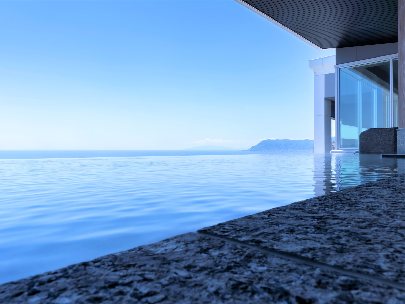 函館湯の川温泉　海と灯／ヒューイットリゾート <函館>＜早期割30＞30日前までの予約でお得に「北海道最大級ブッフェ」を味わう旅【朝夕食付きプラン】