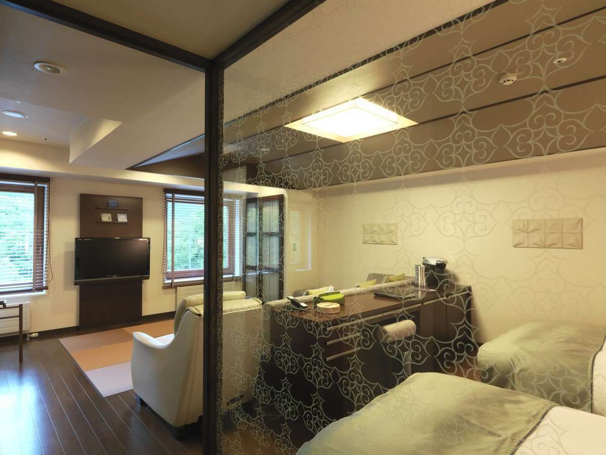 定山渓 鶴雅リゾートスパ 森の謌 【和洋室】ゆとりの広さのお部屋は、琉球畳とフローリング...