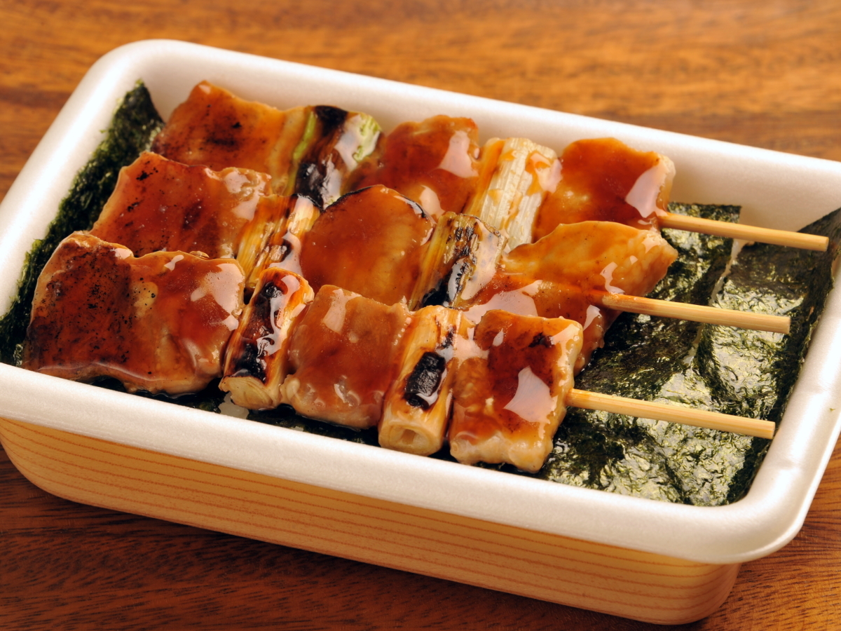 ココテル函館 【やきとり弁当】函館のB級グルメ！やきとりなのに豚！？ハセガワストア引換券付＜1食付き＞