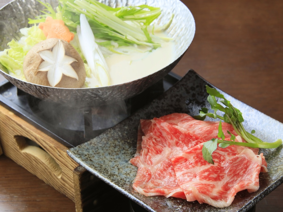 ゆとりろ洞爺湖 【特選会席料理】ご夕食のメインは「国産和牛」を味わう贅沢温泉旅＜■特選会席／会場食＞