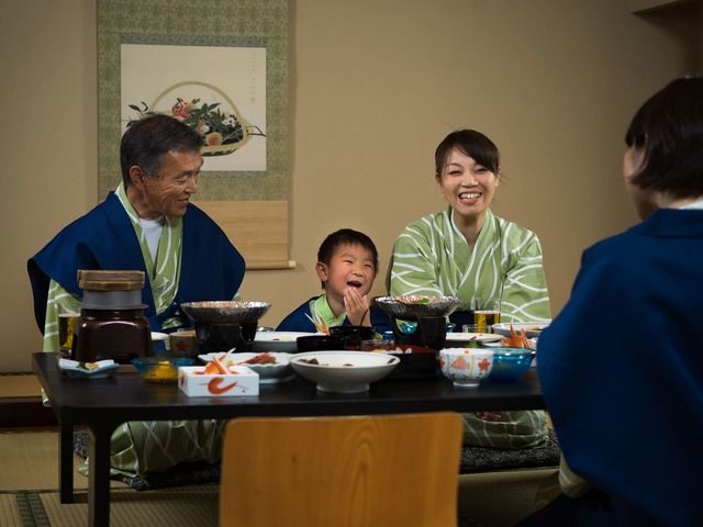 第一滝本館 【お部屋食】三大蟹を食べつくす／かに御膳★★☆