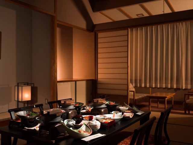 第一滝本館 【お部屋食】季節の素材を用いた滝本のスタンダード／季節の御膳★☆☆