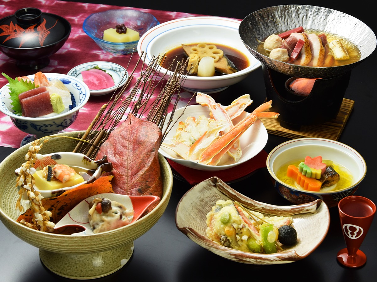 第一滝本館 【食事処】旬を感じる会席を半個室のテーブル席で／季節の御膳★☆☆＜湯の里＞
