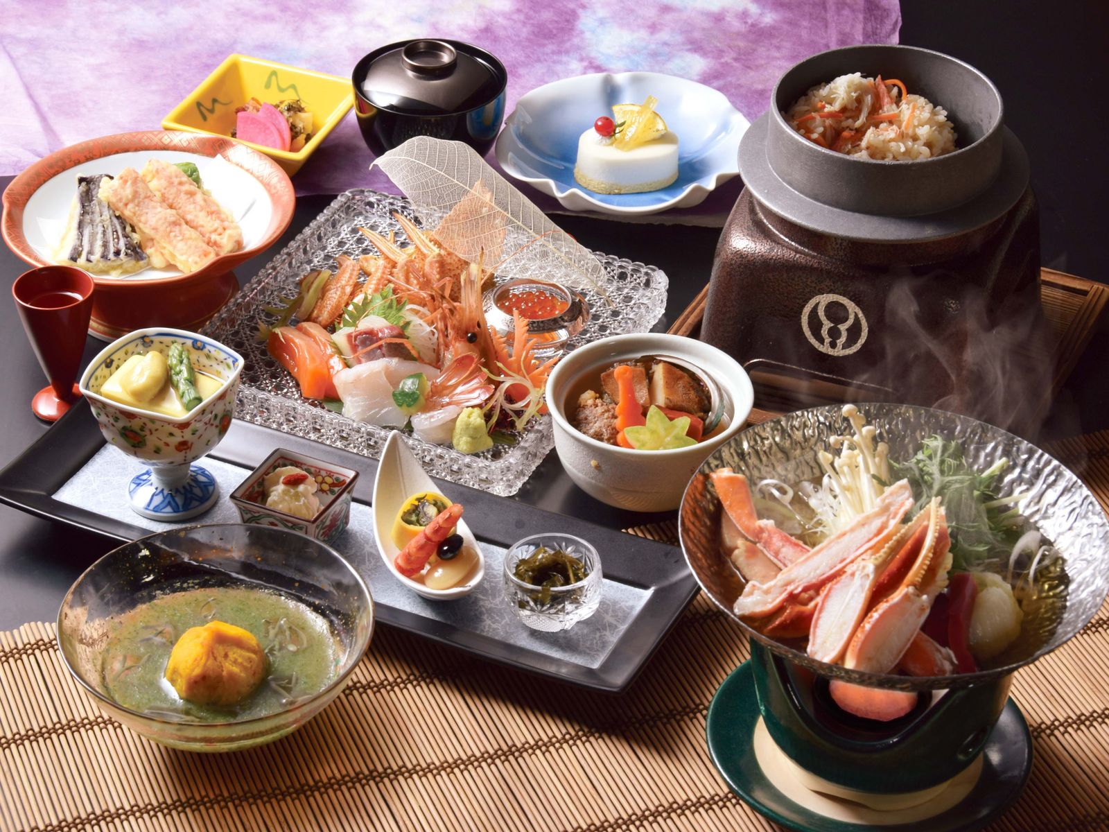 第一滝本館 【お部屋食】三大蟹を食べつくす／かに御膳★★☆
