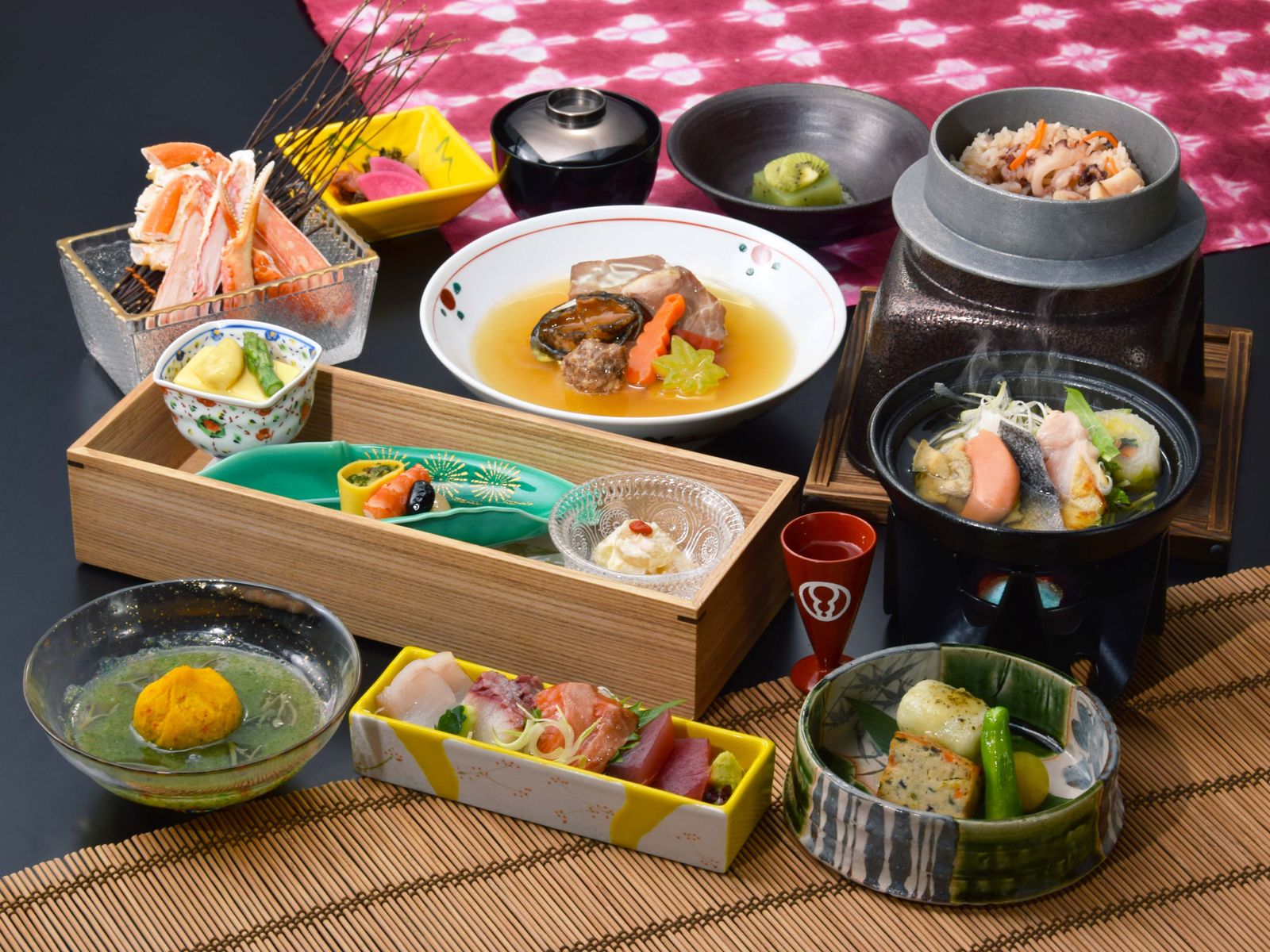 第一滝本館 【お部屋食】季節の素材を用いた滝本のスタンダード／季節の御膳★☆☆