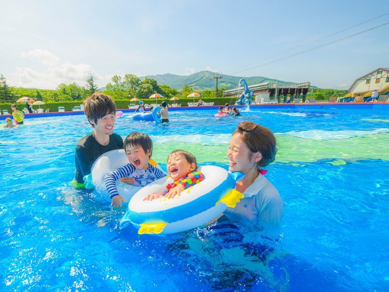 ルスツリゾートホテル＆コンベンション 7/26～8/23の日程限定【17時以降のチェックインでお得に♪】食事なし（素泊まり）＆リゾート1日券つきプラン　