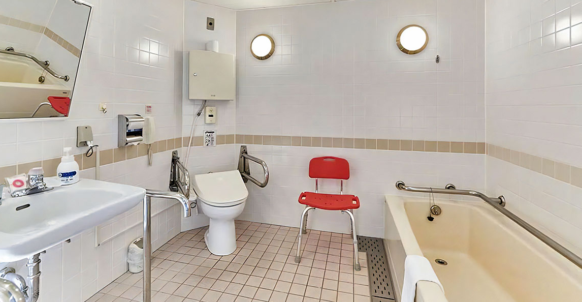 リブマックスリゾート函館 グリーンピア大沼 【バリアフリールーム】バス・トイレルームには非常用電話（非常押ボタン付）が備え付いております。皆様に安心してお泊りいただけます。