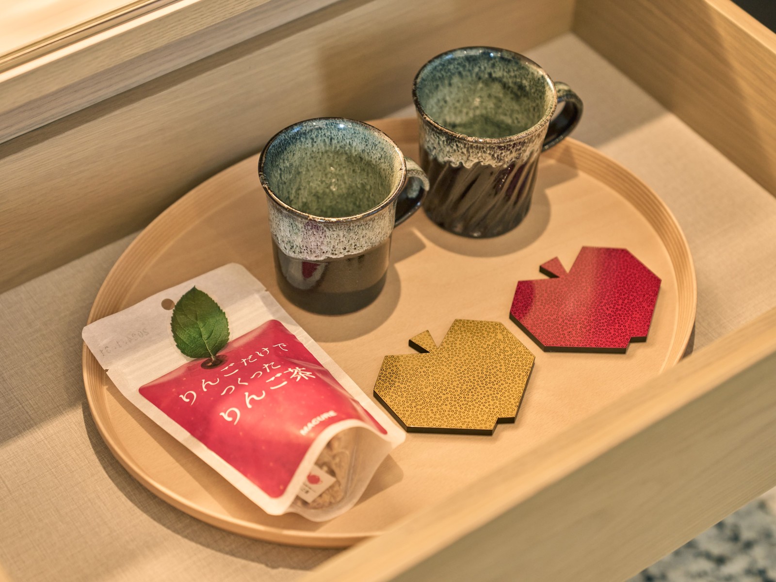 リッチモンドホテル青森 津軽塗コースター・津軽焼マグカップ・りんご茶(ウェルカ...