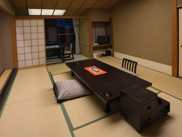 つなぎ温泉 四季亭 数寄屋造り純和室【和室10畳＋広縁】