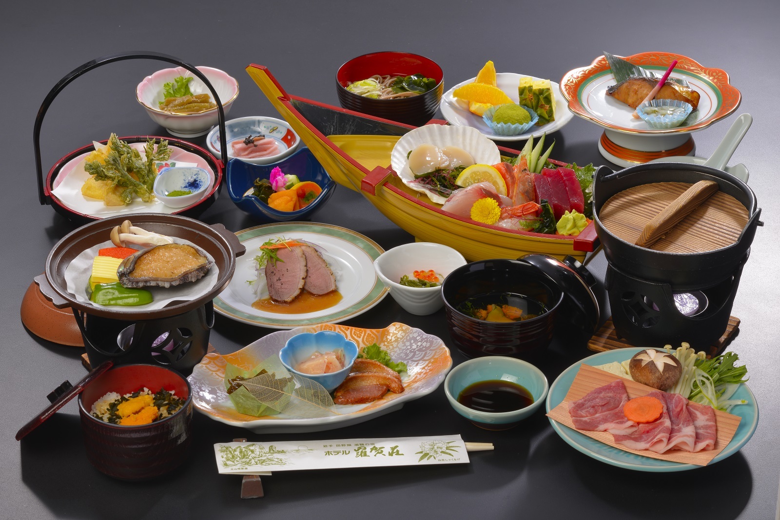 ホテル羅賀荘 【web限定】 一泊二食・スタンダードプラン ≪鮑の踊り焼きと船盛付き海鮮膳≫