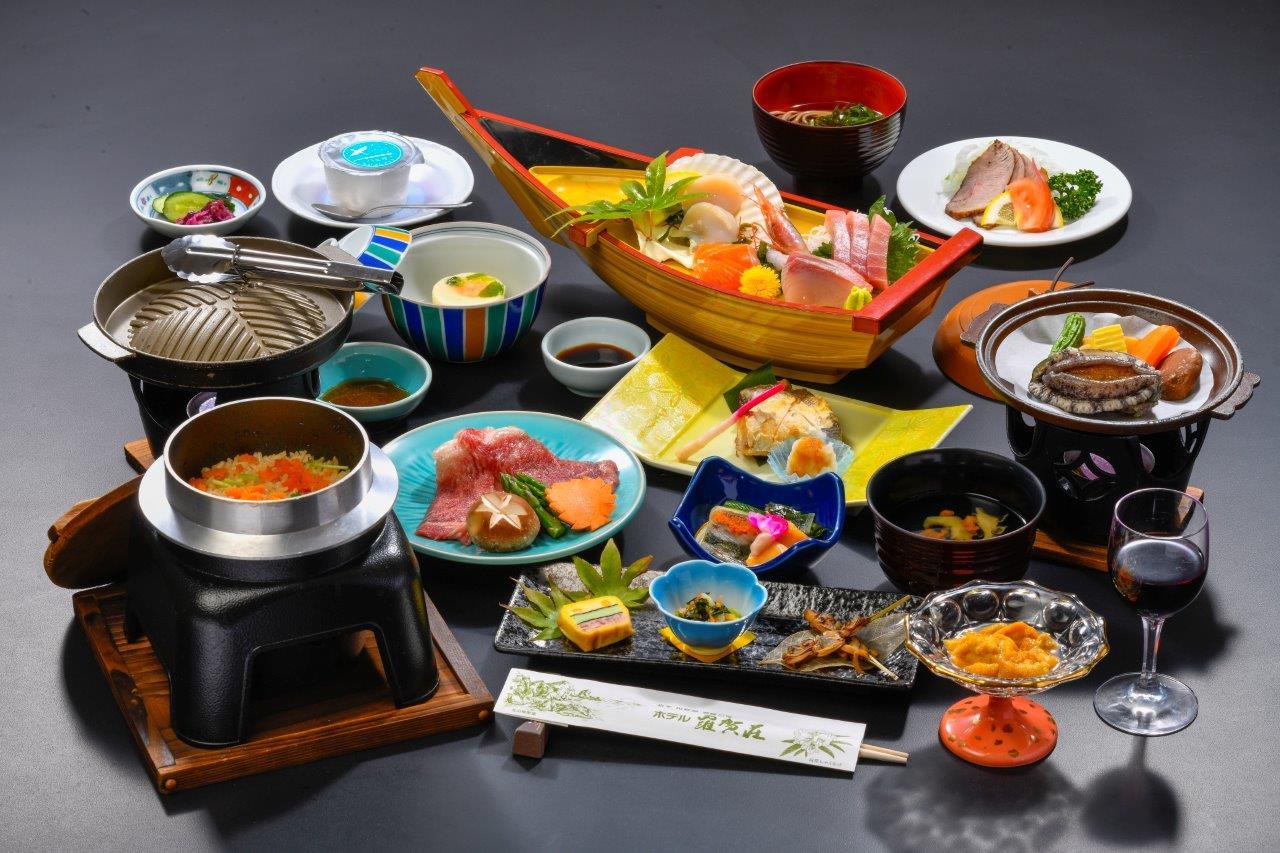 ホテル羅賀荘 【一泊二食・グルメアップ♪♪♪】 プラン ≪夕食／広間≫ 【全館Ｗｉ-Fｉ 利用OK】