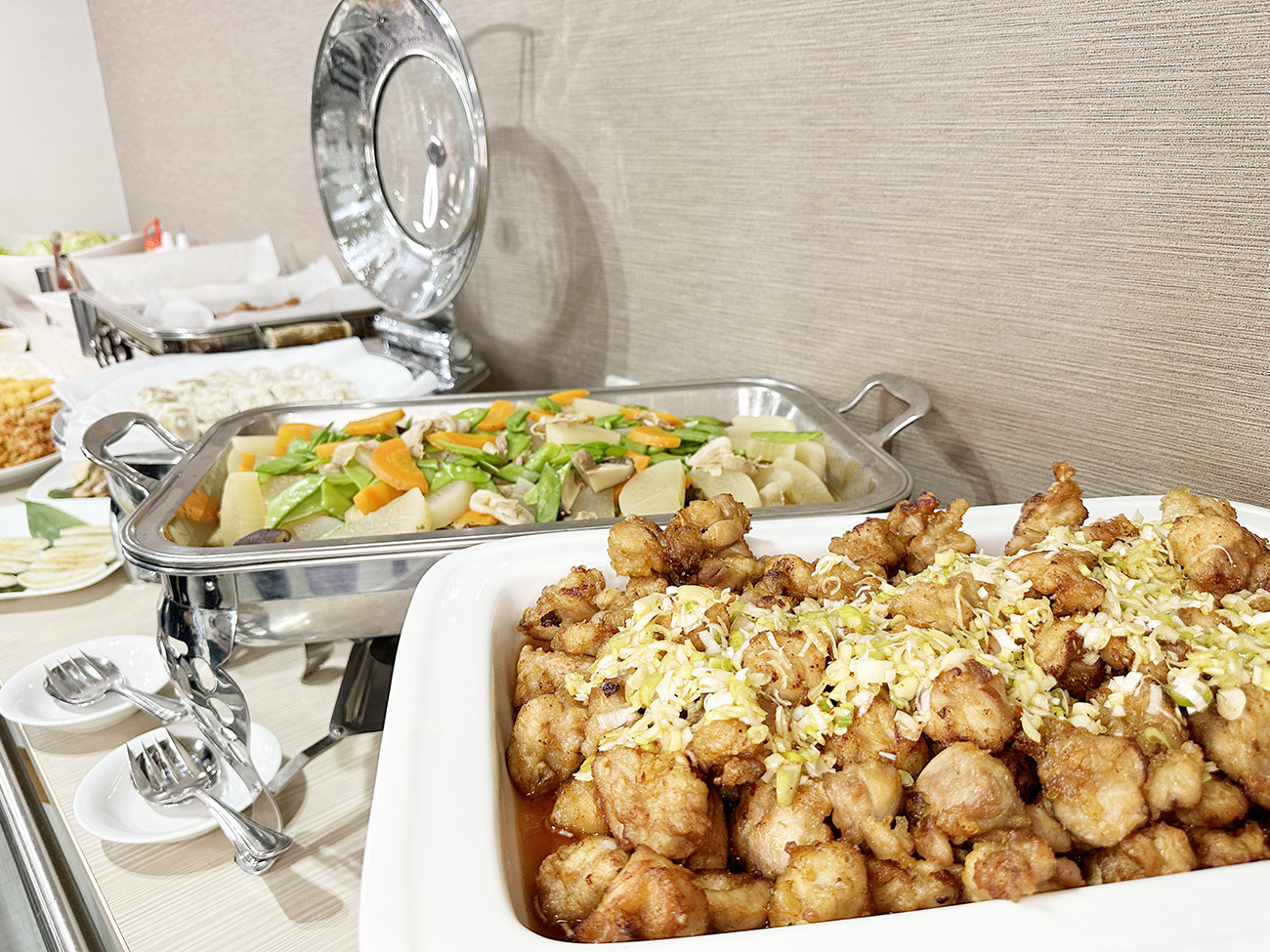 ホテルプレミアムグリーンヒルズ 【限定１０室バーゲンセール！】★直前　バイキング朝食付