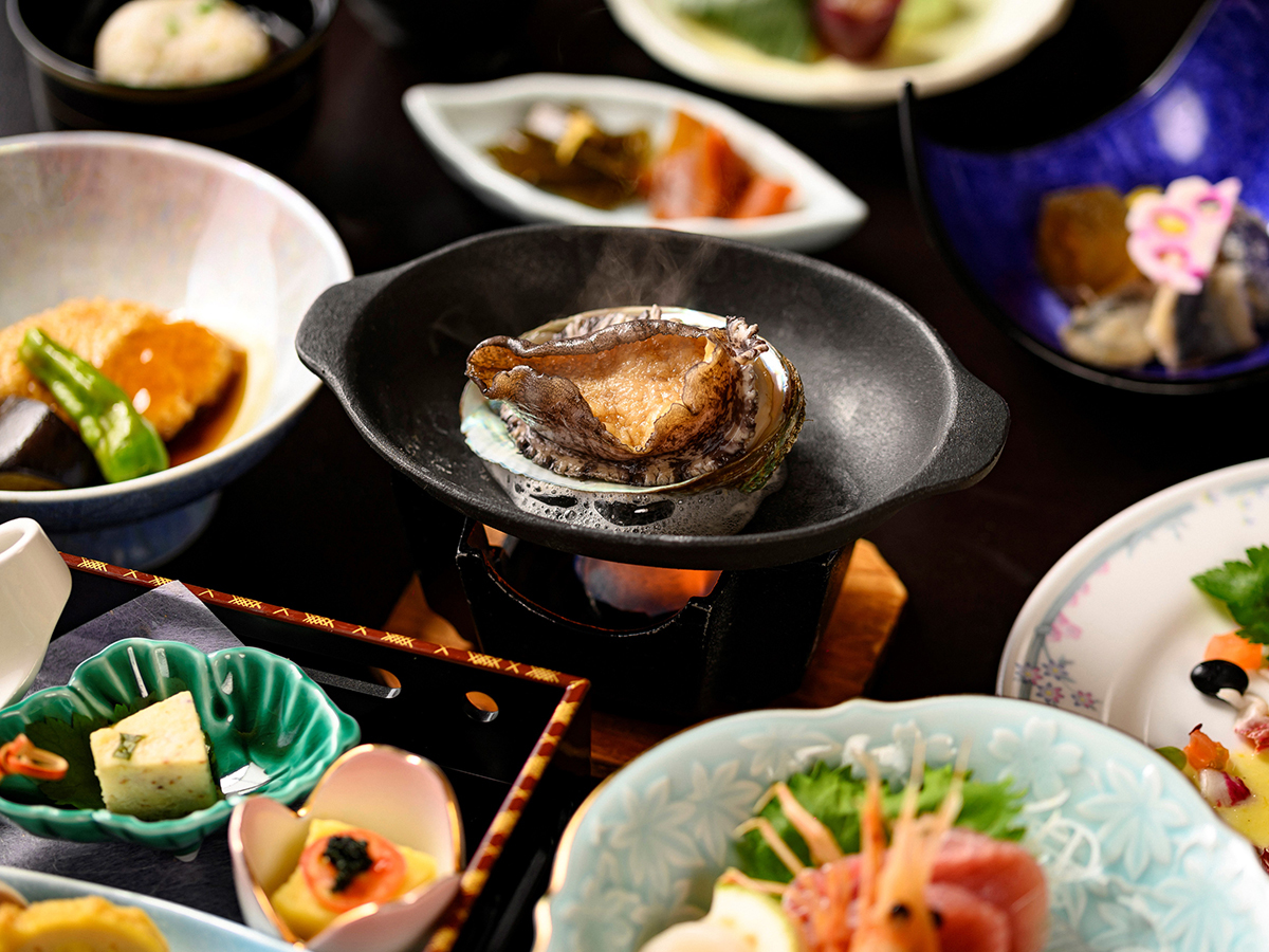 南三陸ホテル観洋 【志津川産たこ刺し+鮑の踊り焼プラン】タコの常識を覆す!?味あふれるプリプリの絶品の蛸をご賞味あれ♪