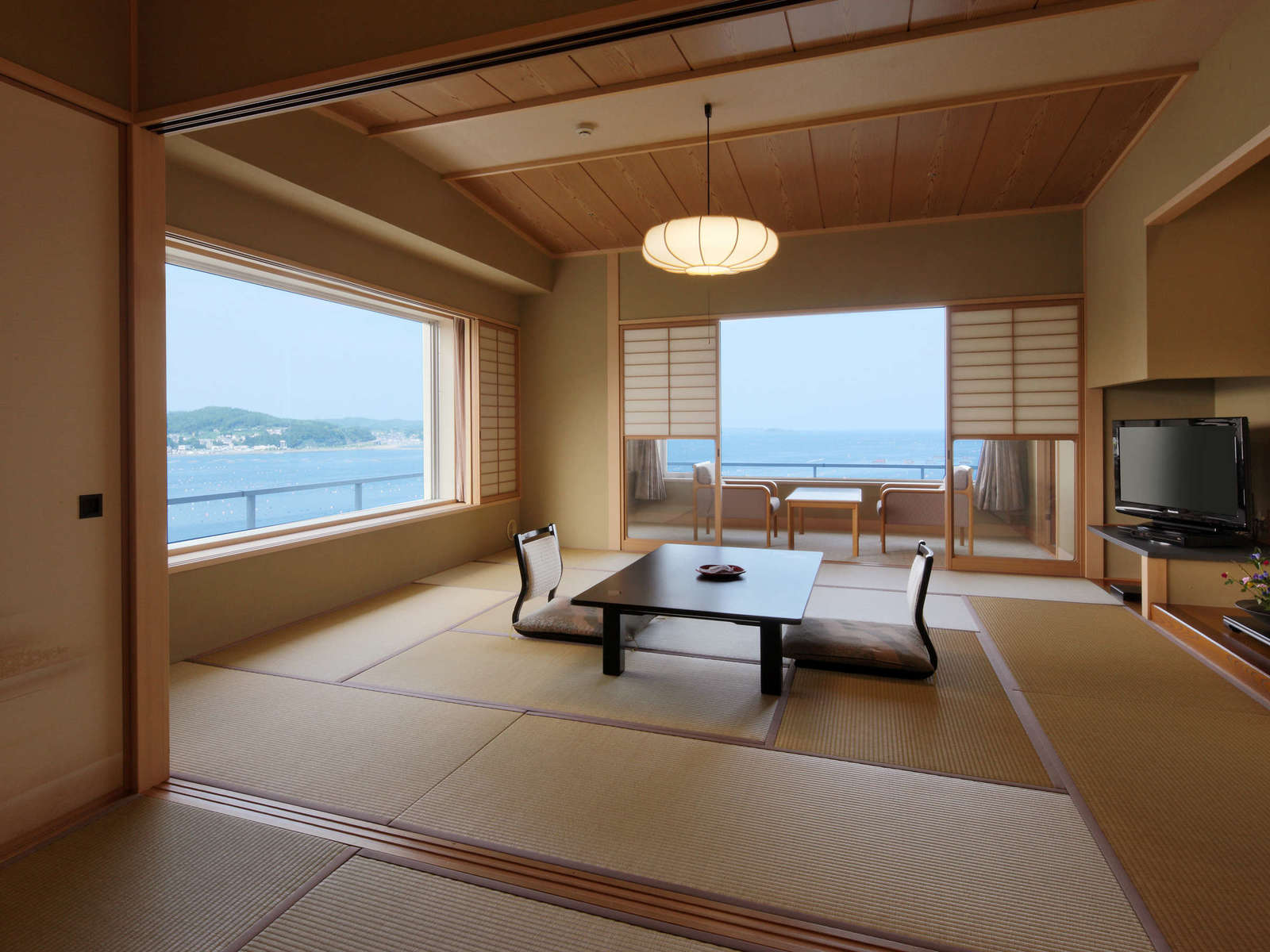 南三陸ホテル観洋 【 絶景プラン 】お部屋はゆとりのスイートタイプで志津川湾の眺望を存分に！特典はレイトチェックアウト