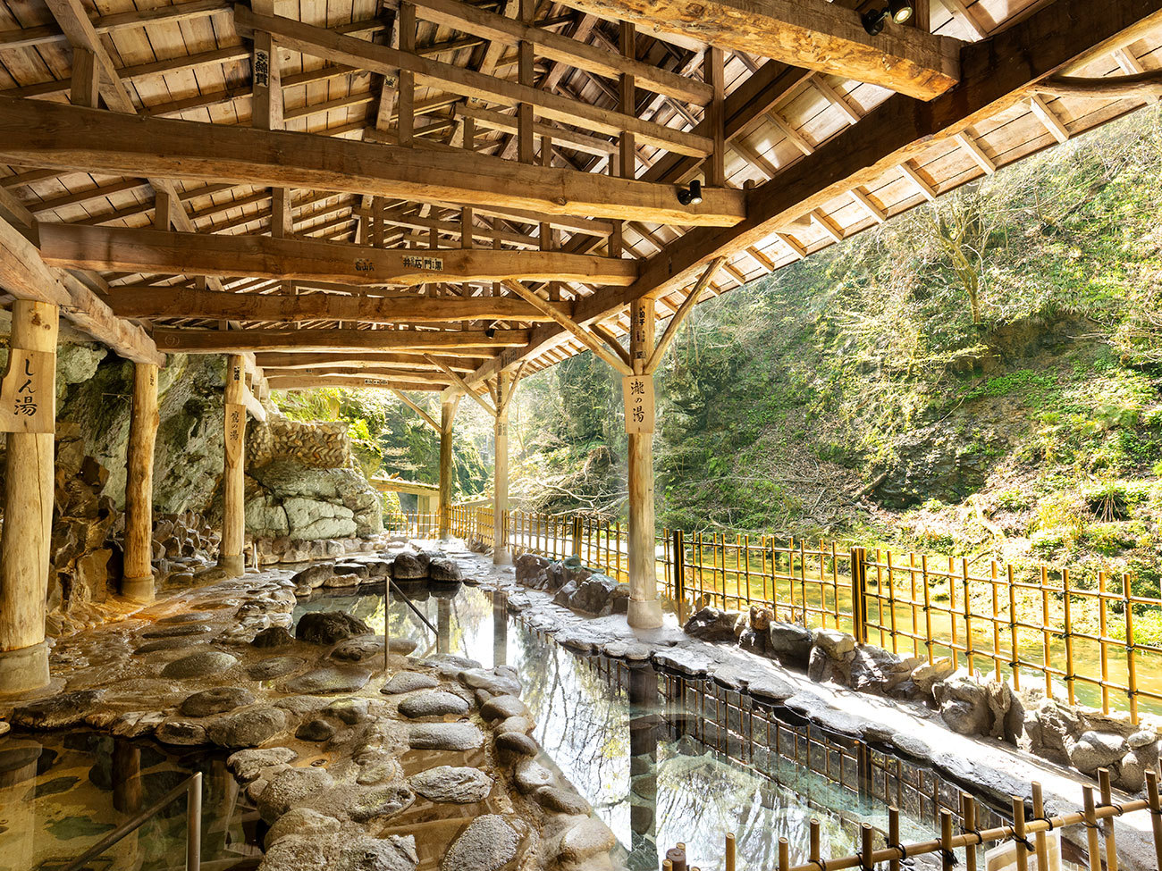 大江戸温泉物語Premium 仙台作並 【グルメプラン】豪華海鮮焼き（活〆鮑・ホタテ・ミナミイセエビ）付 1泊2食 基本バイキングプラン