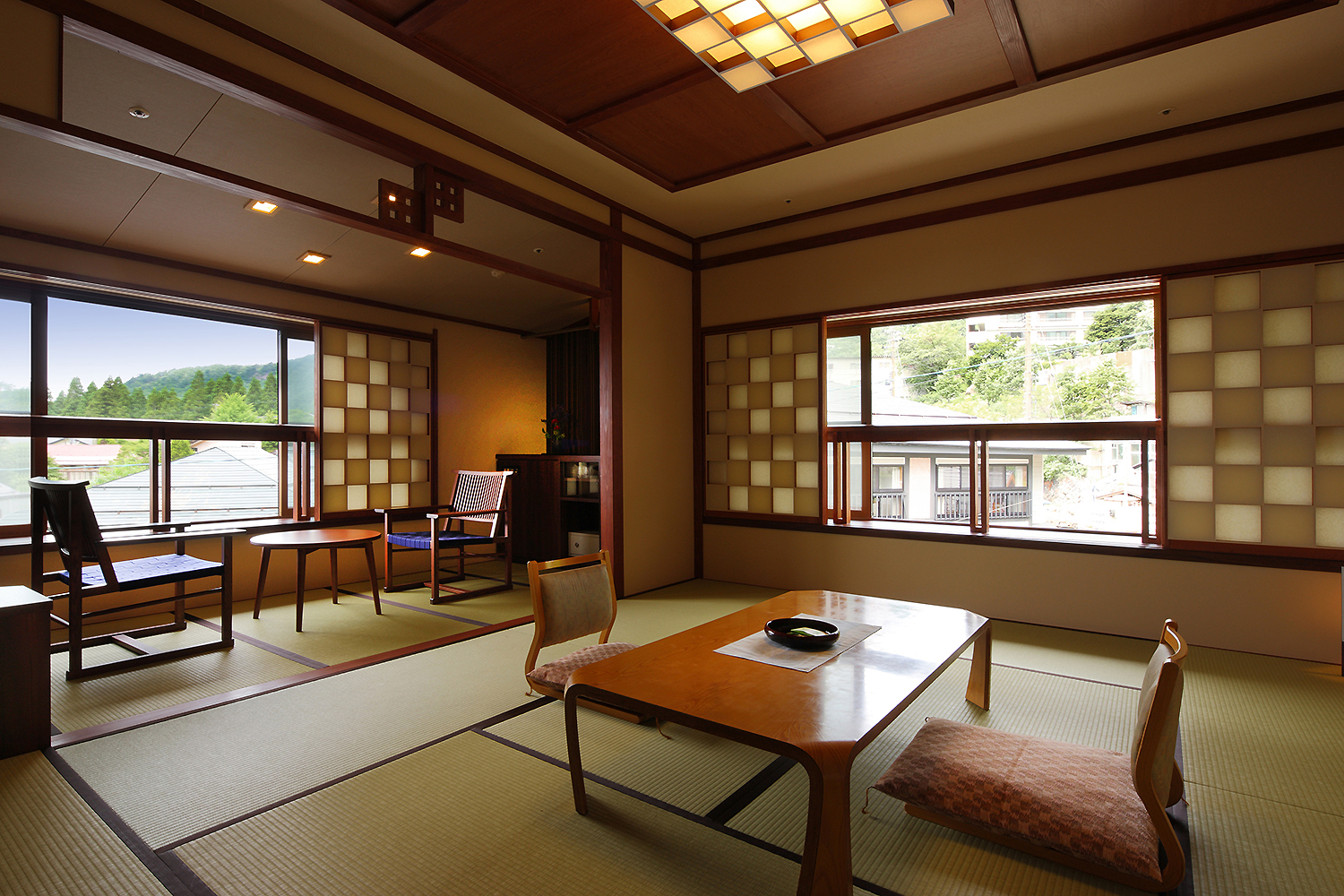 おおみや旅館 【モダン和室10畳】木のぬくもりに癒される大正ロマン感...