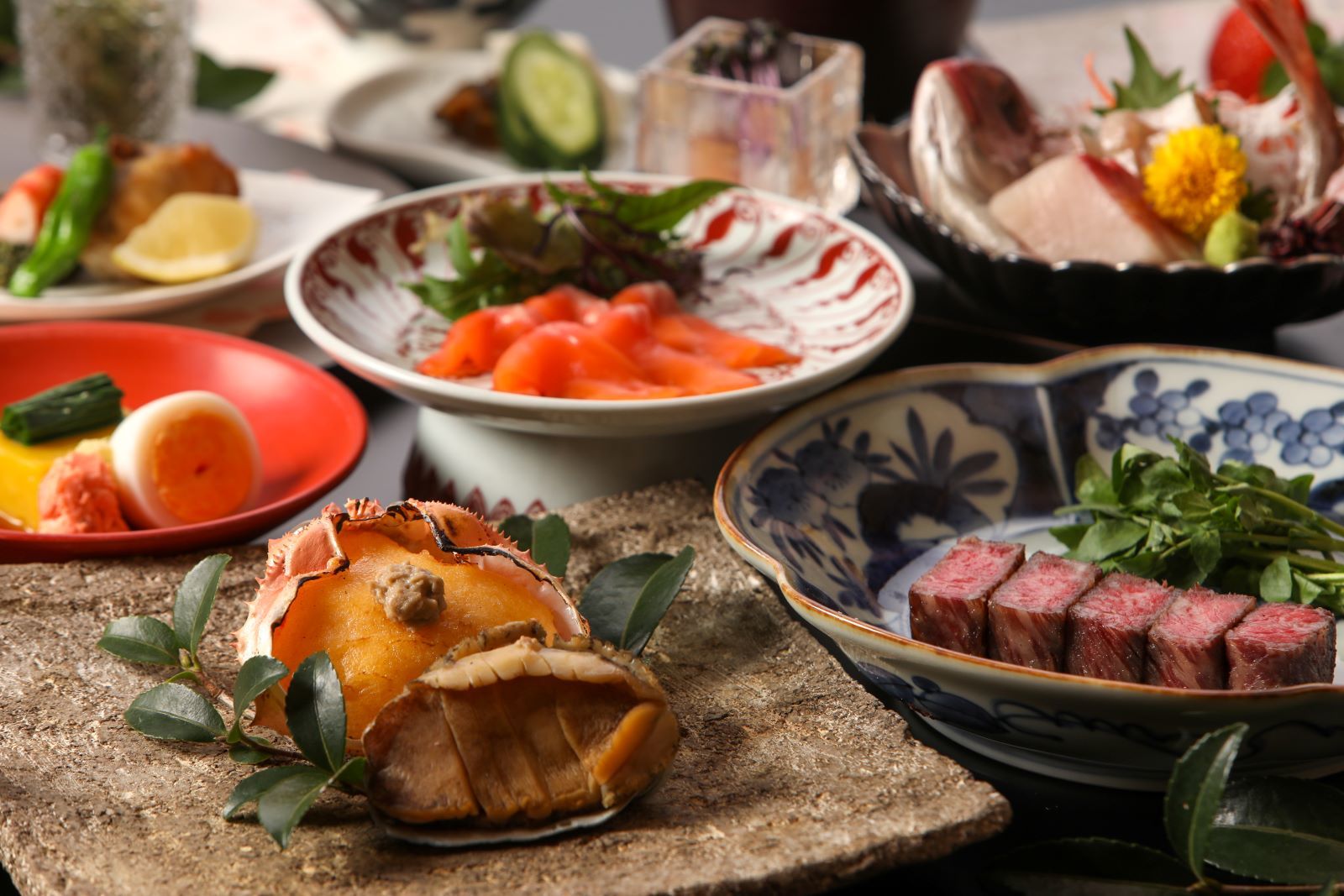 KAMEYA HOTEL 【夕食は温泉付ツインルームで】「庄内旅懐石」を、海を眺む高層階の窓辺で堪能