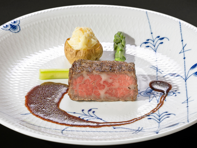KAMEYA HOTEL 【龍宮殿懐石】ロイヤルコペンハーゲンの食器で愉しむ懐石料理