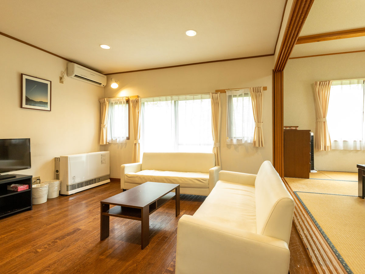 Nature cottage Akabeko 戸建てタイプ3LDKコテージ一例：リビング