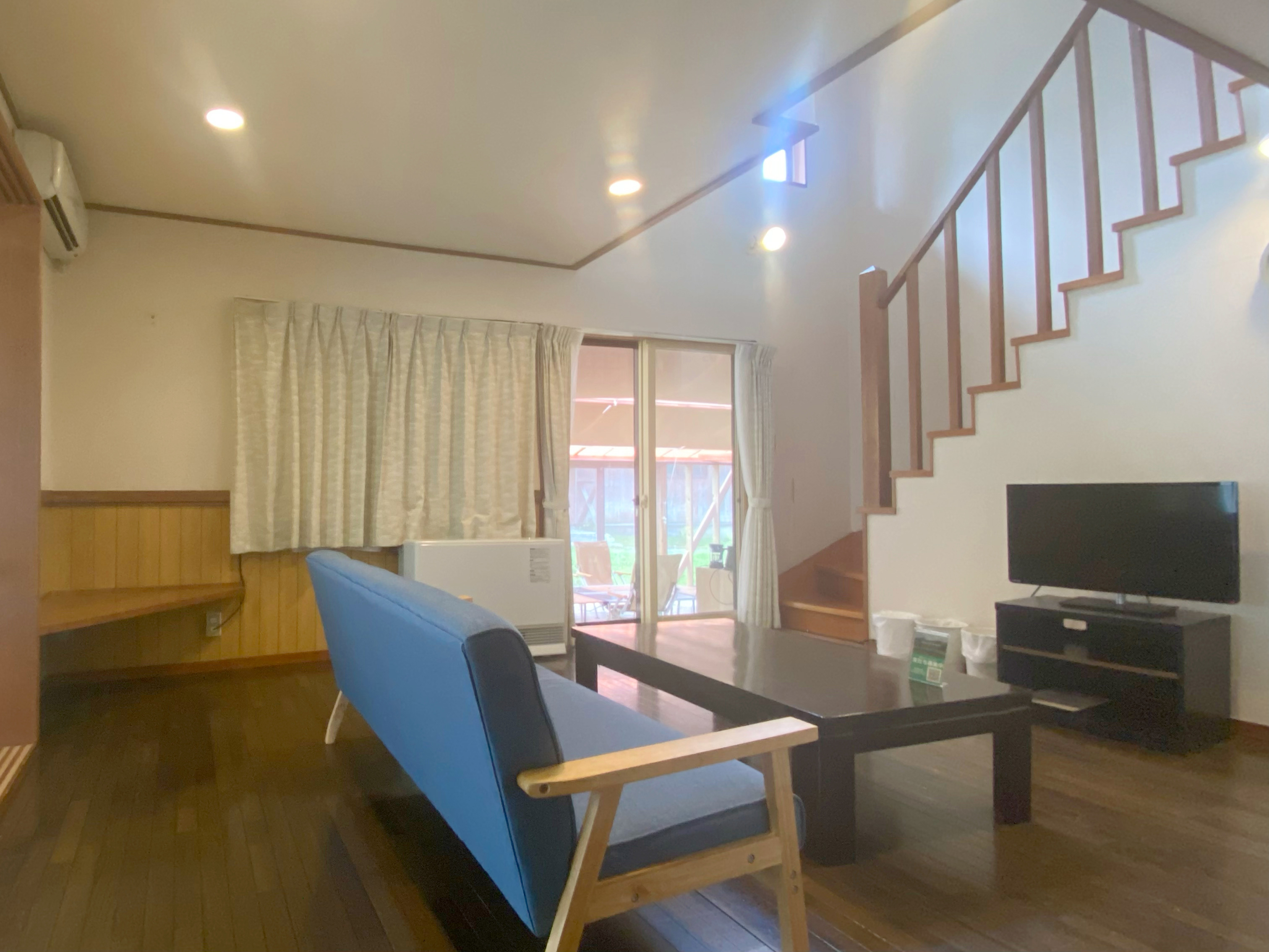 Nature cottage Akabeko リビングテラス付戸建てタイプ3LDKコテージ：リビング