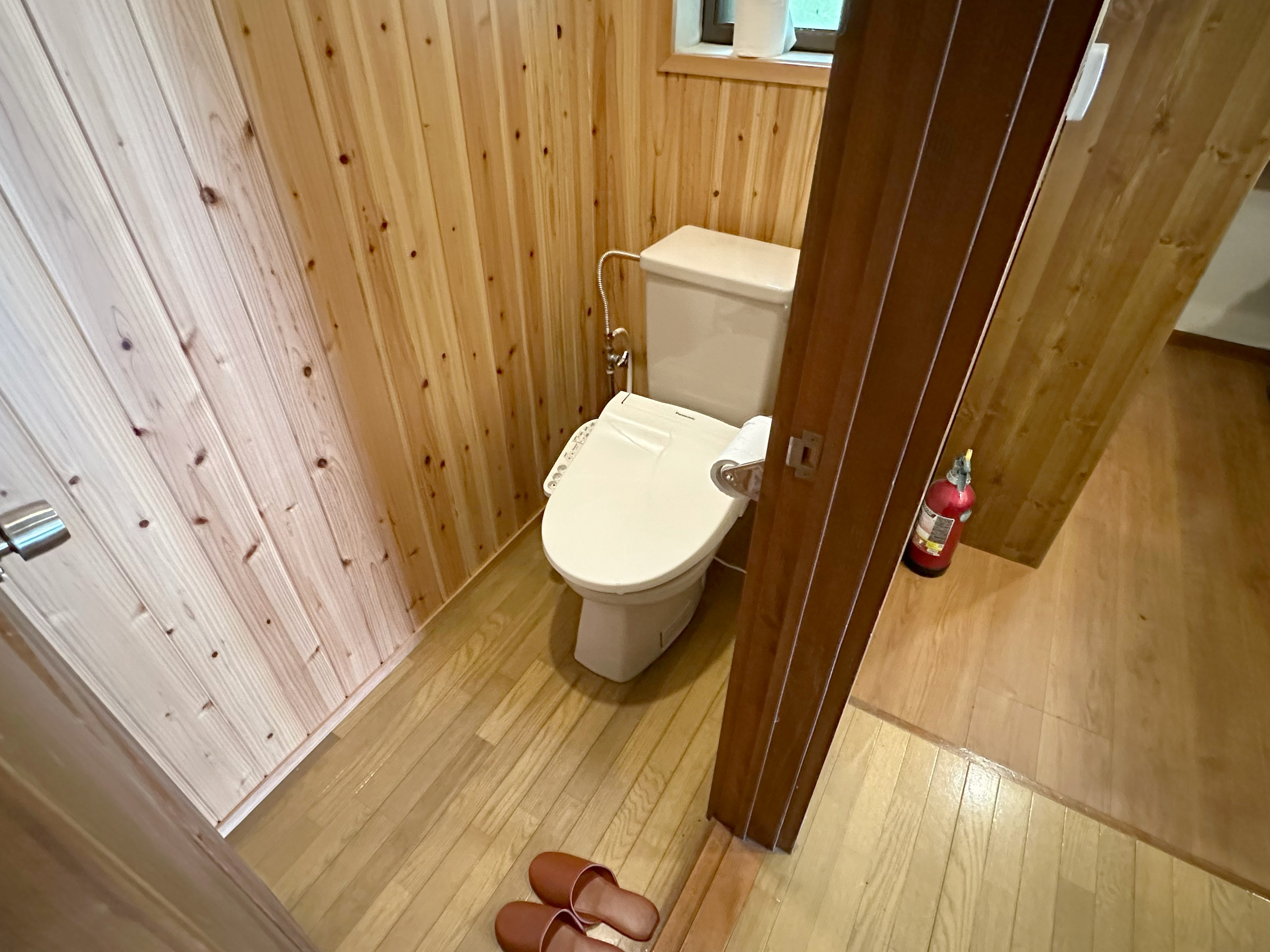 Nature cottage Akabeko 連棟タイプ2LDK(客室一例)：トイレ