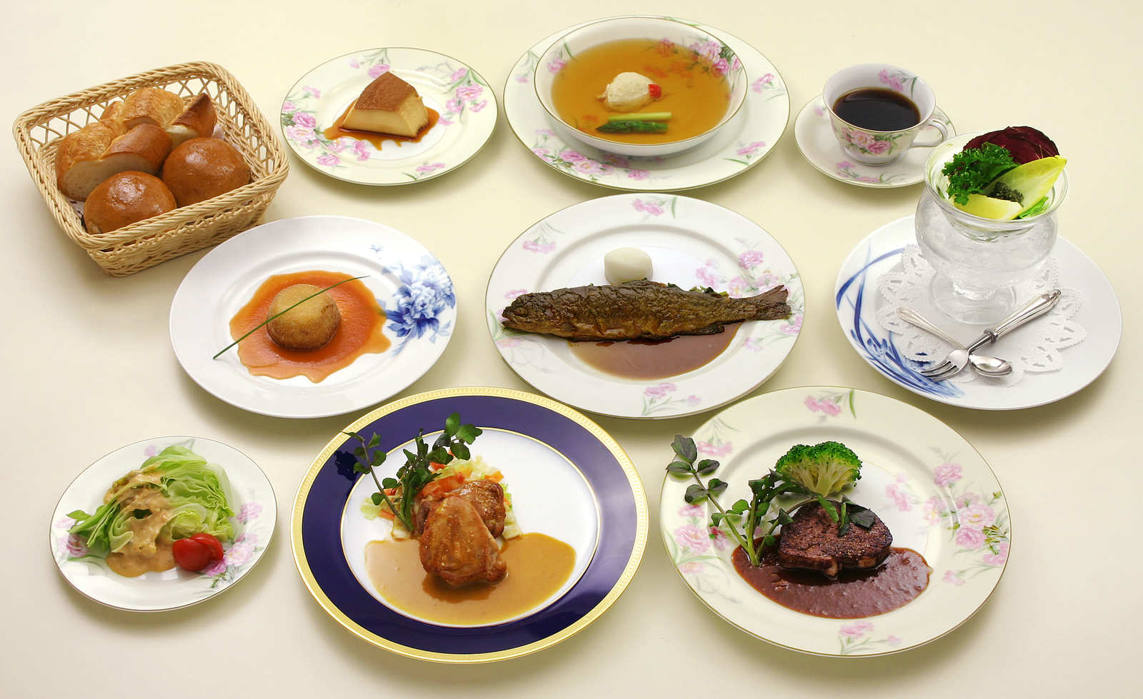 日光金谷ホテル 【100年前のメニューを再現！クラシックディナーご夕食】＆アメリカンブレックファーストご朝食付き