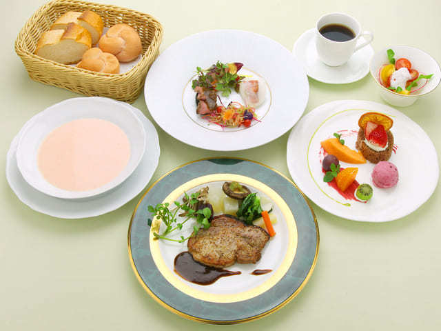 中禅寺金谷ホテル 奥日光お手軽旅～メイン料理1品のライトディナーコース（夕朝食付）