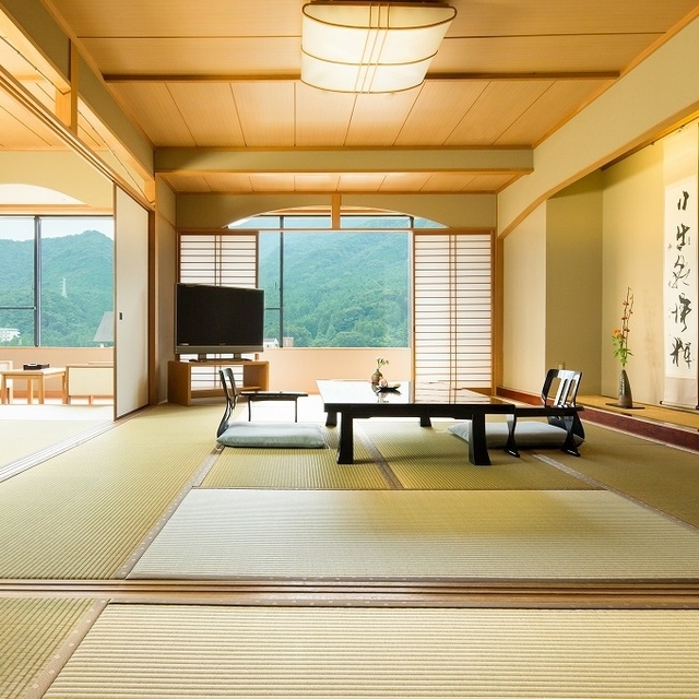 鬼怒川温泉山楽 和室（１０畳+６畳+６畳）の広々としたお部屋でお寛ぎください