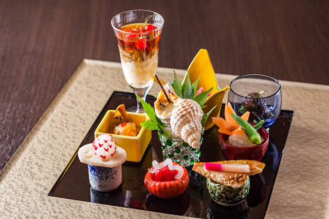 鬼怒川温泉山楽 【スタンダードプラン】部屋食/別個室食確約、74平米鬼怒川沿い客室◆料理長厳選のお料理を愉しむ滞在（夕朝食付）