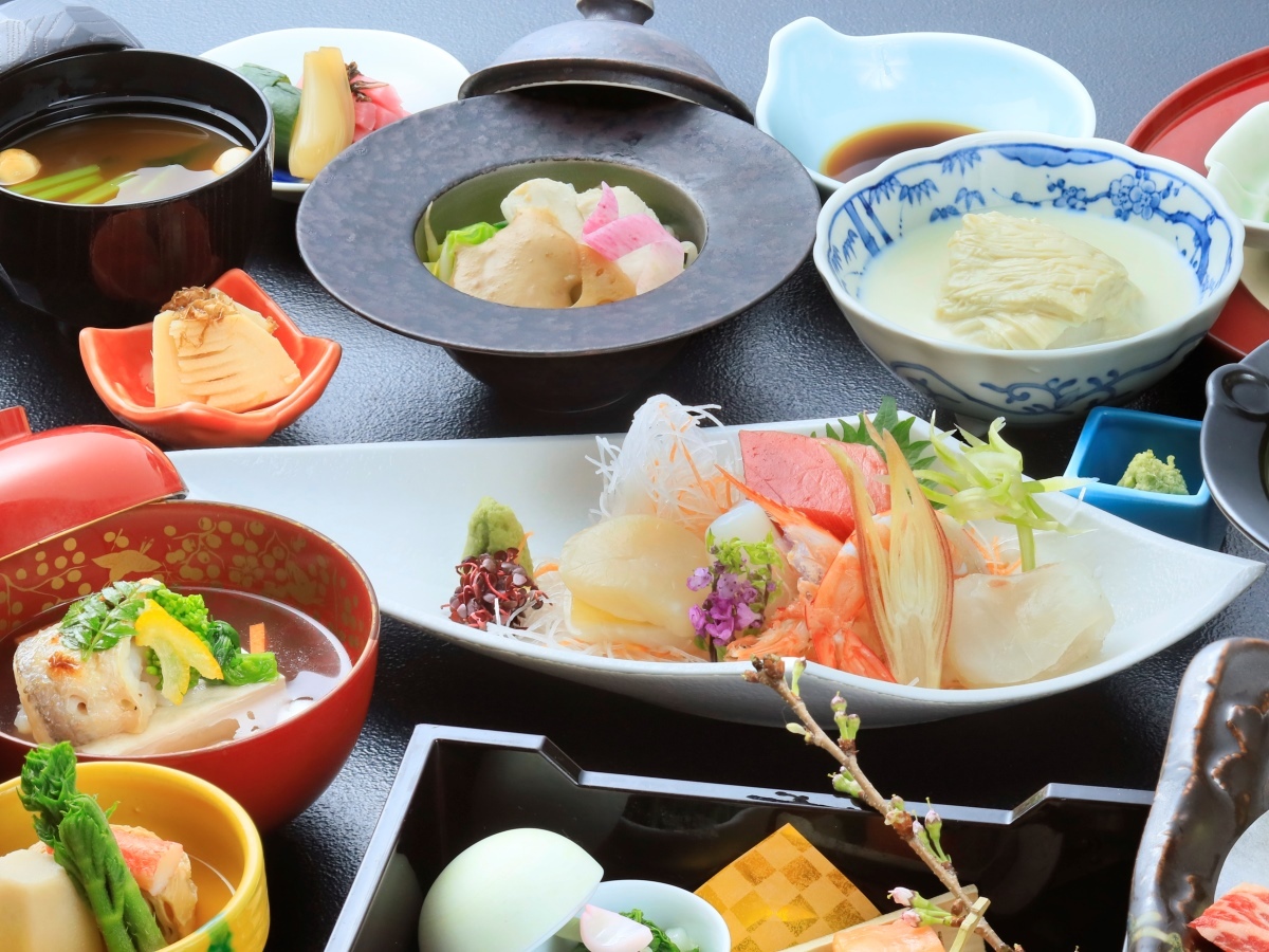 奥日光ホテル四季彩 【早期割30×特選会席】30日前のご予約でご夕食グレードアップ！国産牛の陶板焼がついた会席料理＜■特選会席＞