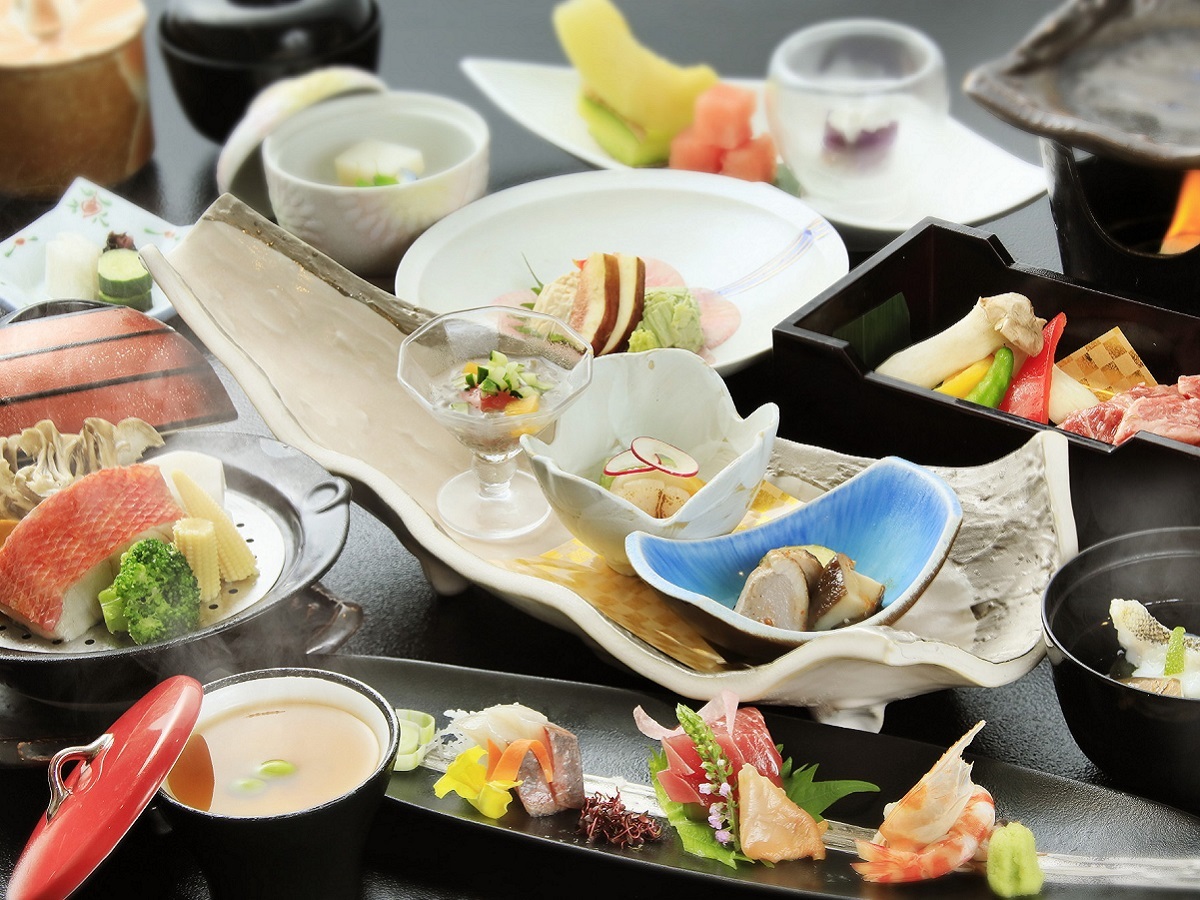 奥日光ホテル四季彩 【夏旅SALE】最大20％OFF／四季折々の会席料理と歴史ある名湯で日常を忘れるひとときを＜特選会席■＞