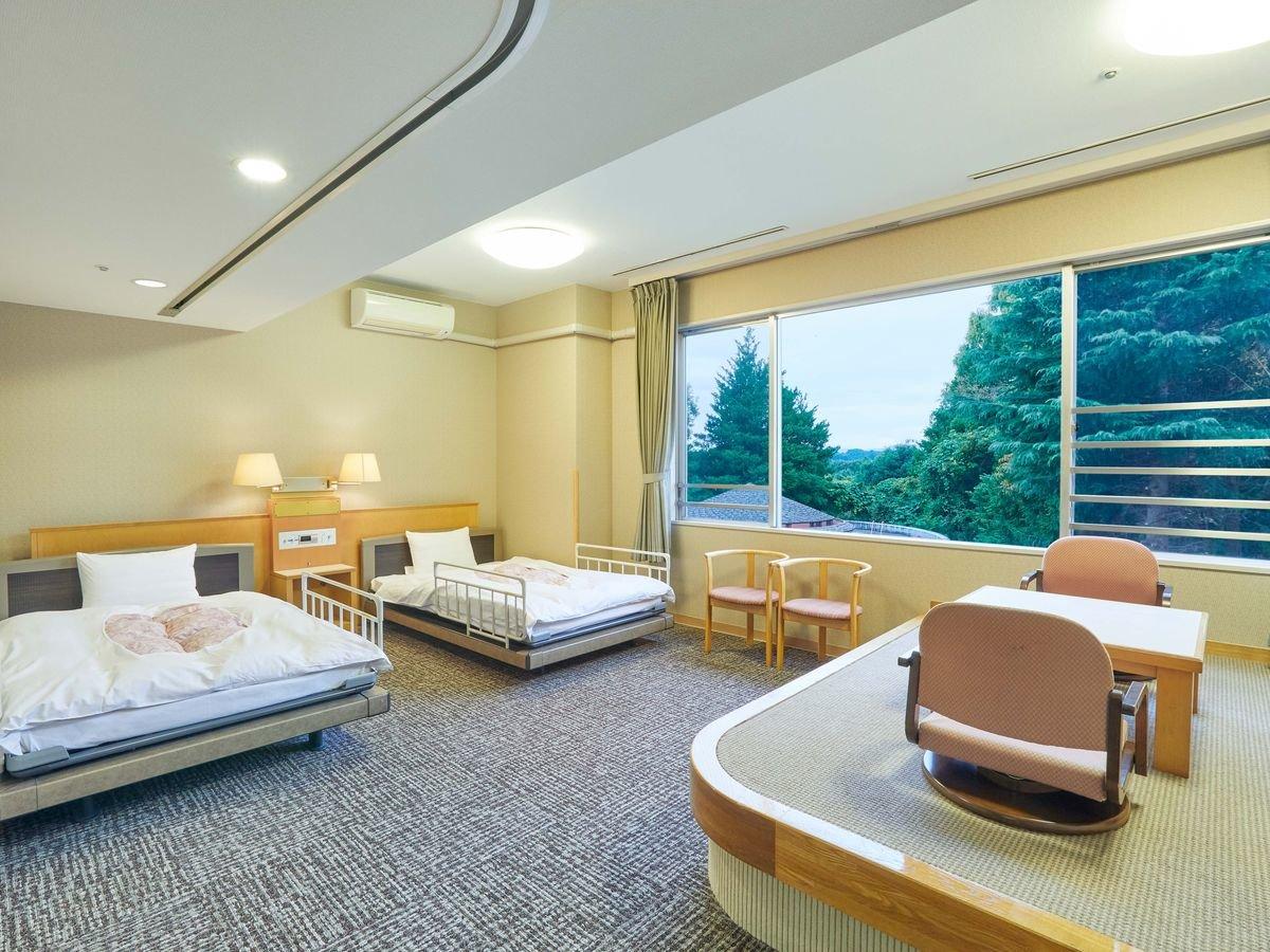 亀の井ホテル 喜連川 【バリアフリー対応客室】電動ベッドを備えた広々としたお部屋