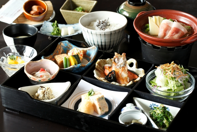 湯宿　季の庭 【朝食付き】到着が遅くなってもOK♪大浴場も24時間利用可☆仕事後でも間に合います！(夕食なし)