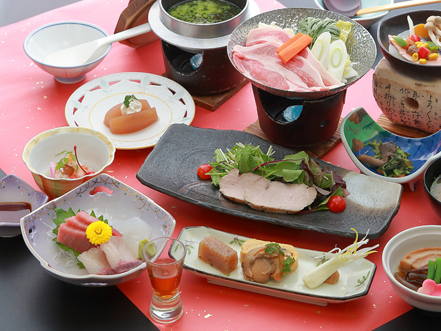 よろこびの宿 しん喜 1泊夕食付【会場食】翌朝はゆっくり朝寝坊♪《シルク会席　団欒コース》