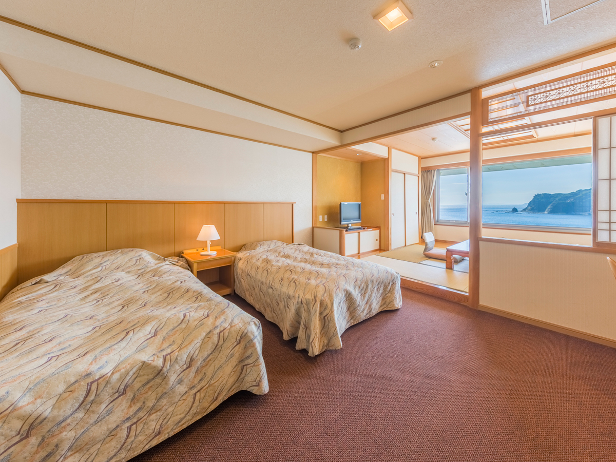 三日月シーパークホテル安房鴨川 太平洋を望む和洋室タイプのお部屋です。