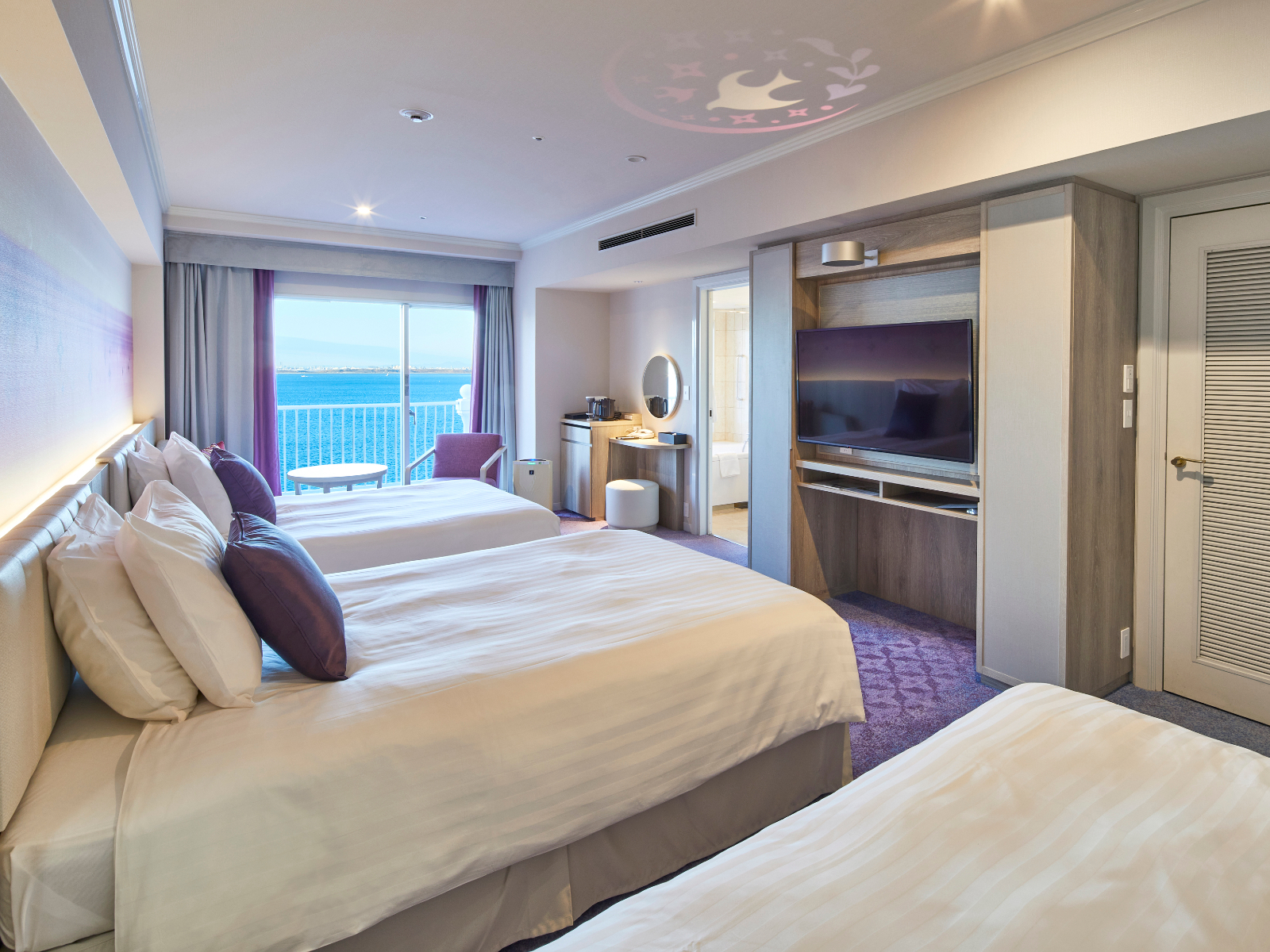 グランドニッコー東京ベイ舞浜 ◇「ニッコーデラックスルーム」は140センチ幅のベッド...