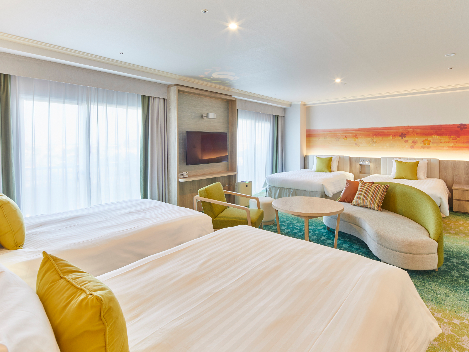 グランドニッコー東京ベイ舞浜 ◇ホテル上層階、ダブルベッド4台を配した56㎡「ニッコ...