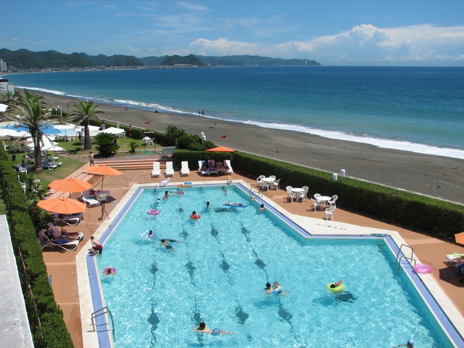 鴨川グランドホテル 【ちょっと訳あり】夏を先取り！【プール無料】アーリーサマープラン　大人気ディナーバイキング付き