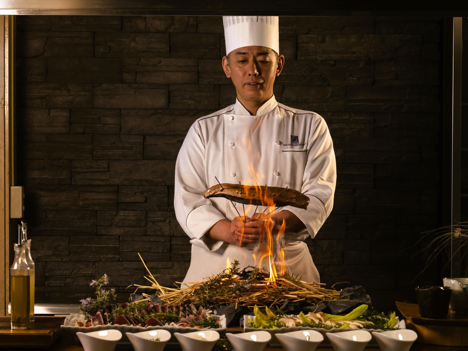 鴨川グランドホテル 【ちょっと訳あり】【藁焼きダイニングフェア】ディナーバイキングで期間限定メニューを楽しんで♪