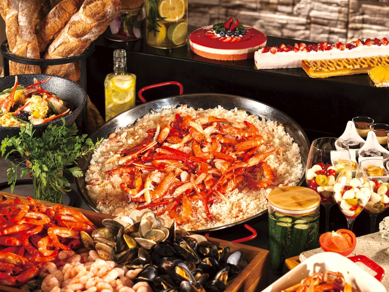 鴨川グランドホテル 【ちょっと訳あり】期間限定★プリプリ海鮮満喫！カニ＆エビごちそうバイキング宿泊プラン