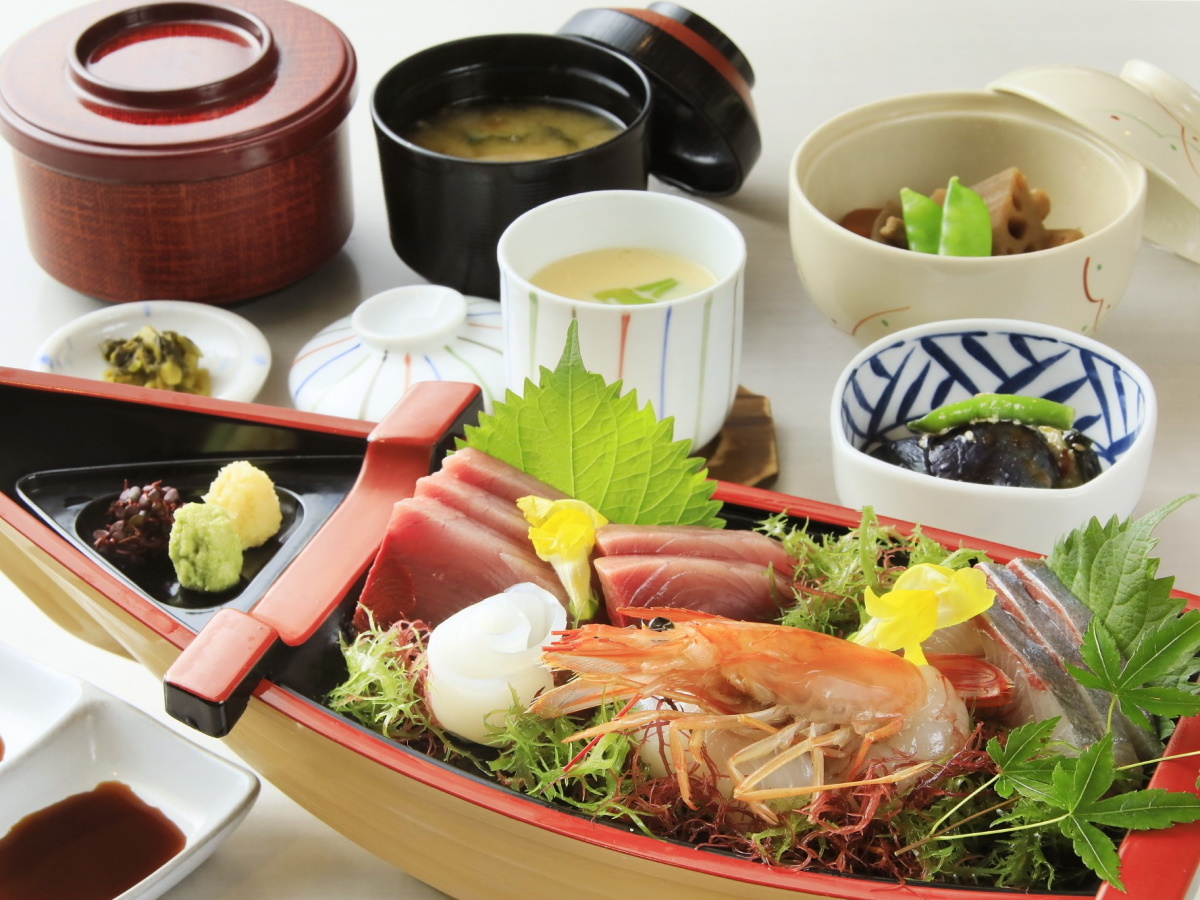 勝浦ヒルトップホテル＆レジデンス 【選べるご夕食】3種の御膳からお好みで！穴子ひつまぶし・刺身舟盛・金目鯛煮から選べる／夕朝食付