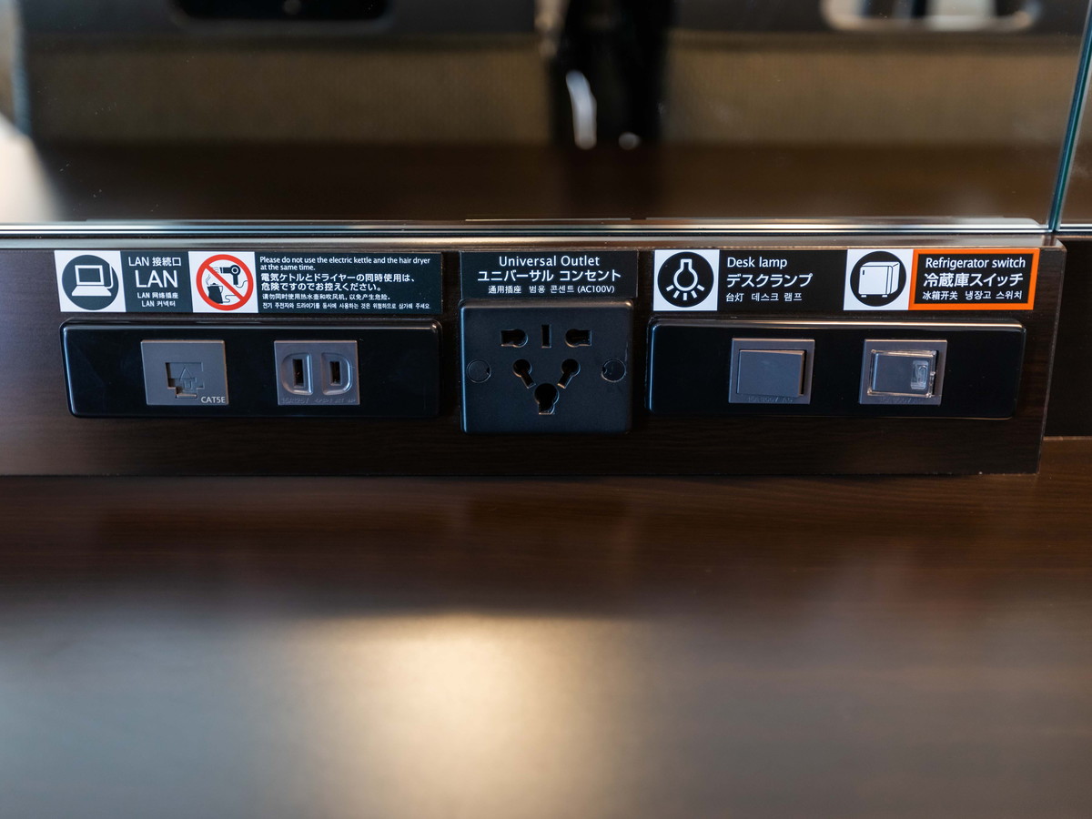 アパホテル〈新橋 御成門〉 ユニバーサルコンセント