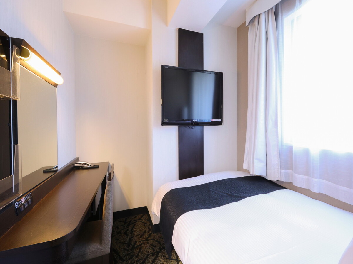 アパホテル〈三田駅前〉 ダブルルーム（広さ11㎡　ベッド幅142cm）